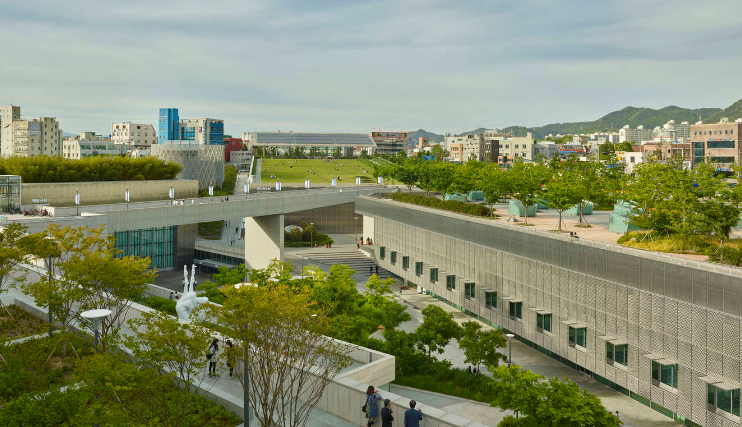 新修建结伴旧历史，，，，生文化中心立异精神